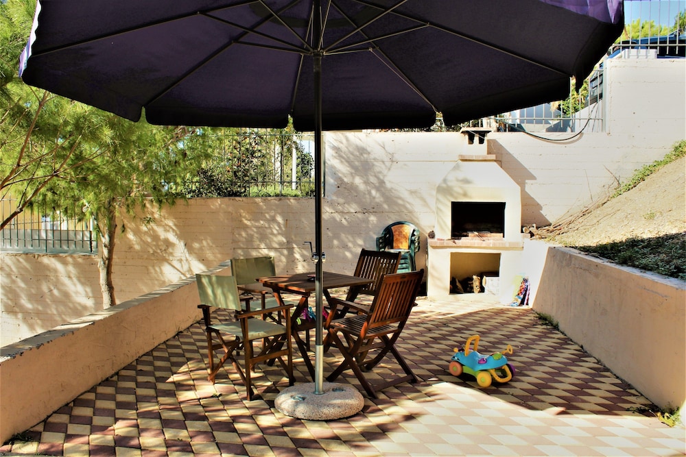 Queen Aikaterini - carbon neutral hotel in Unknown City