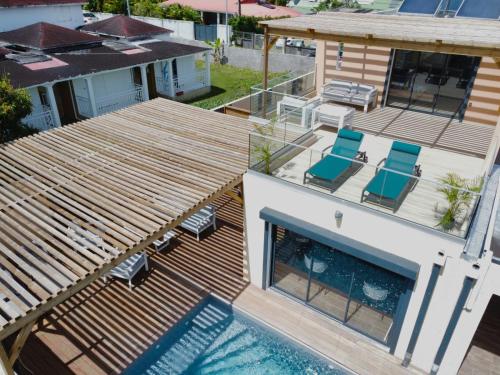 Les Villas Jasmin Standing Piscine Chauffée Jacuzzi 5 Ch 14 Pers — 4-Star Luxury Hotel in Baie-Mahault, Guadeloupe
