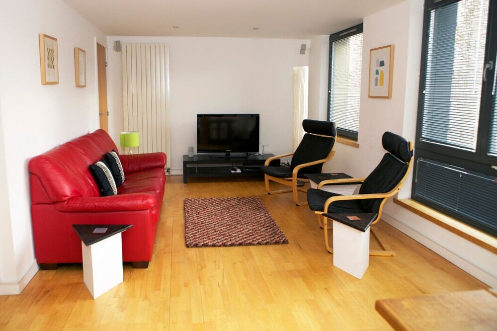 JOIVY Inviting Flat with Parking in Canonmills — 4-Star Luxury Hotel in Edinburgh, United Kingdom