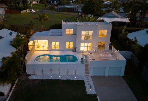 WhitsunStays The Cyclades - last minute hotel in Eimeo