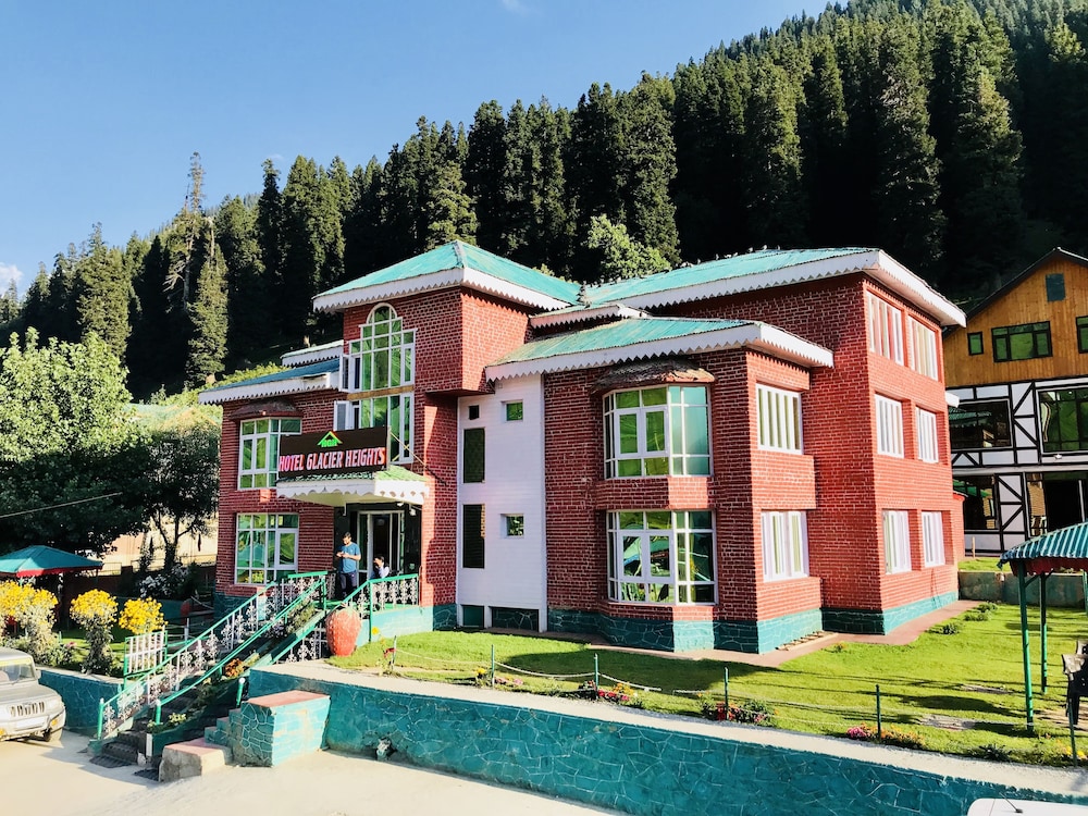Hotel Glacier Heights — hotel in Srinagar