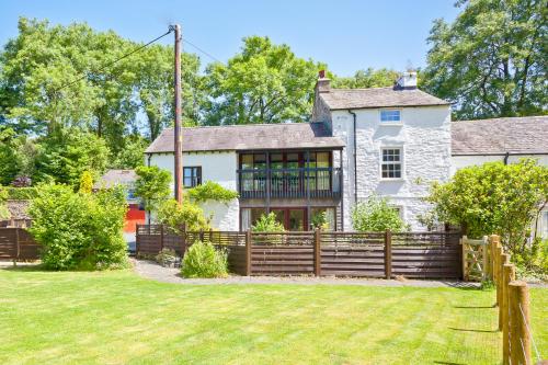 Sawmill Cottage Coniston Water — 4-Star Luxury Hotel in Ulverston, United Kingdom