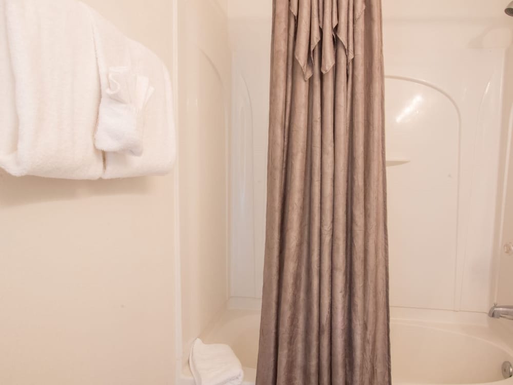 5 Bed 388 - photo 18