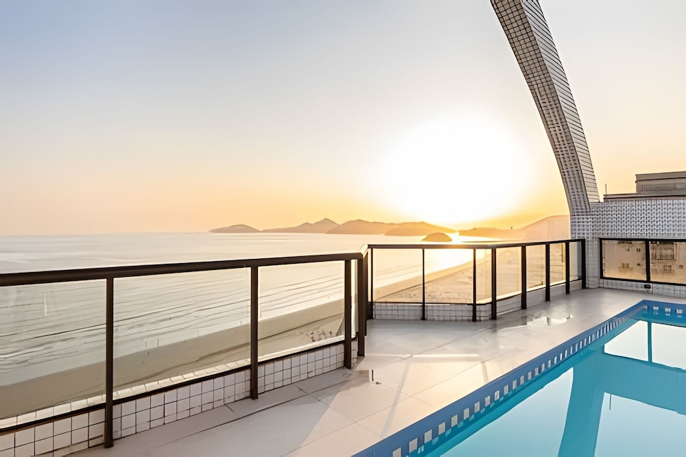 Flat com piscina vista mar em Santos — 4-Star Luxury Hotel in Santos, Brasil