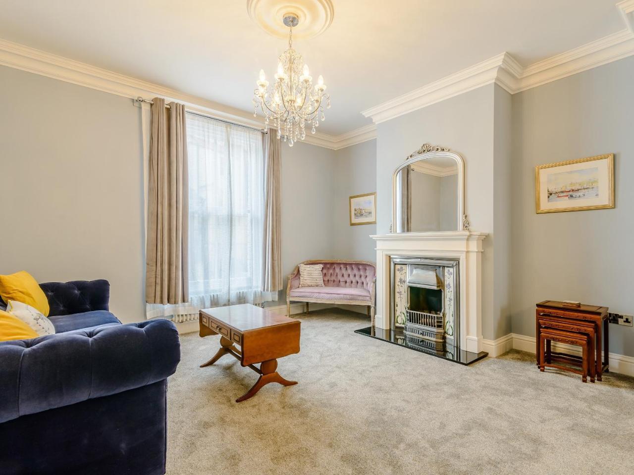 Victoria Square - last minute hotel in Whitby