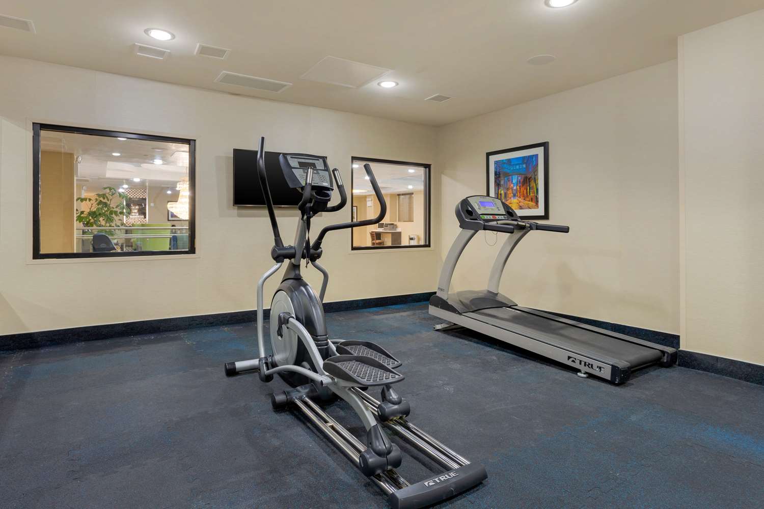 Comfort Inn and Suites Near JFK Air Train - photo 11