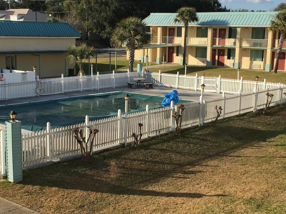 Garden Inn & Suites - photo 8