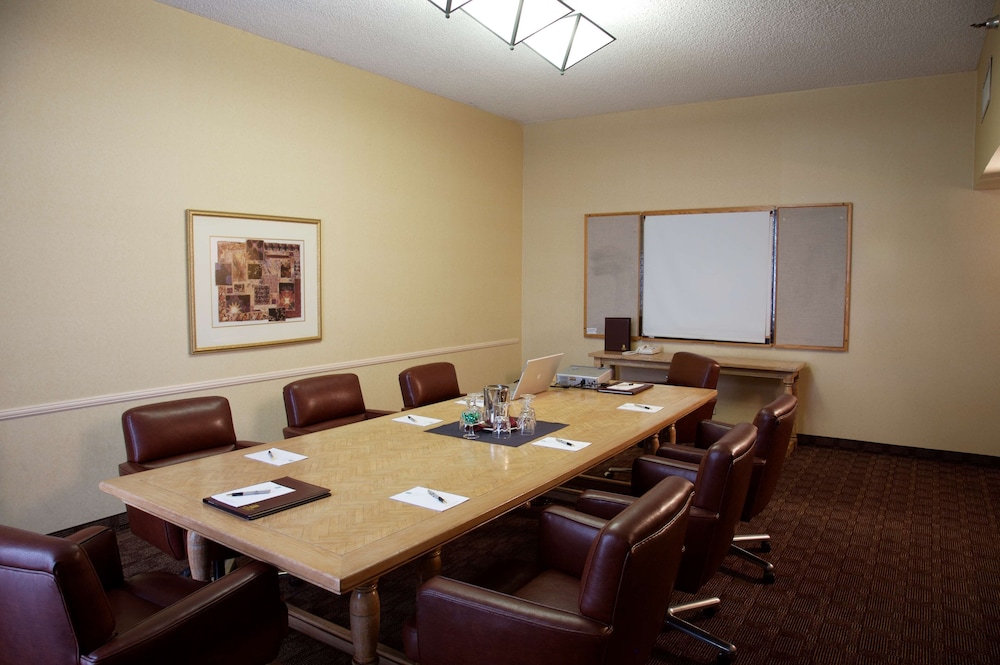 Embassy Suites by Hilton Anaheim North - photo 33
