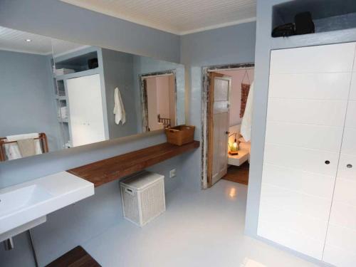Kalk Bay Cottage with Patio Harbour View