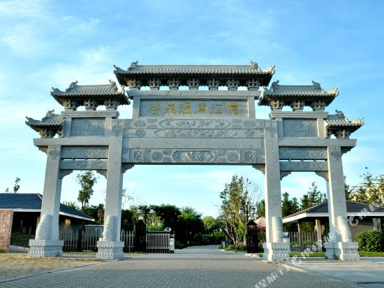 Yijiangnan Hotel — 4-Star Luxury Hotel in Yingkou, People's Republic of China