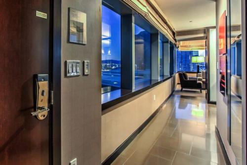 City Center Panoramic Corner Suite at Vdara