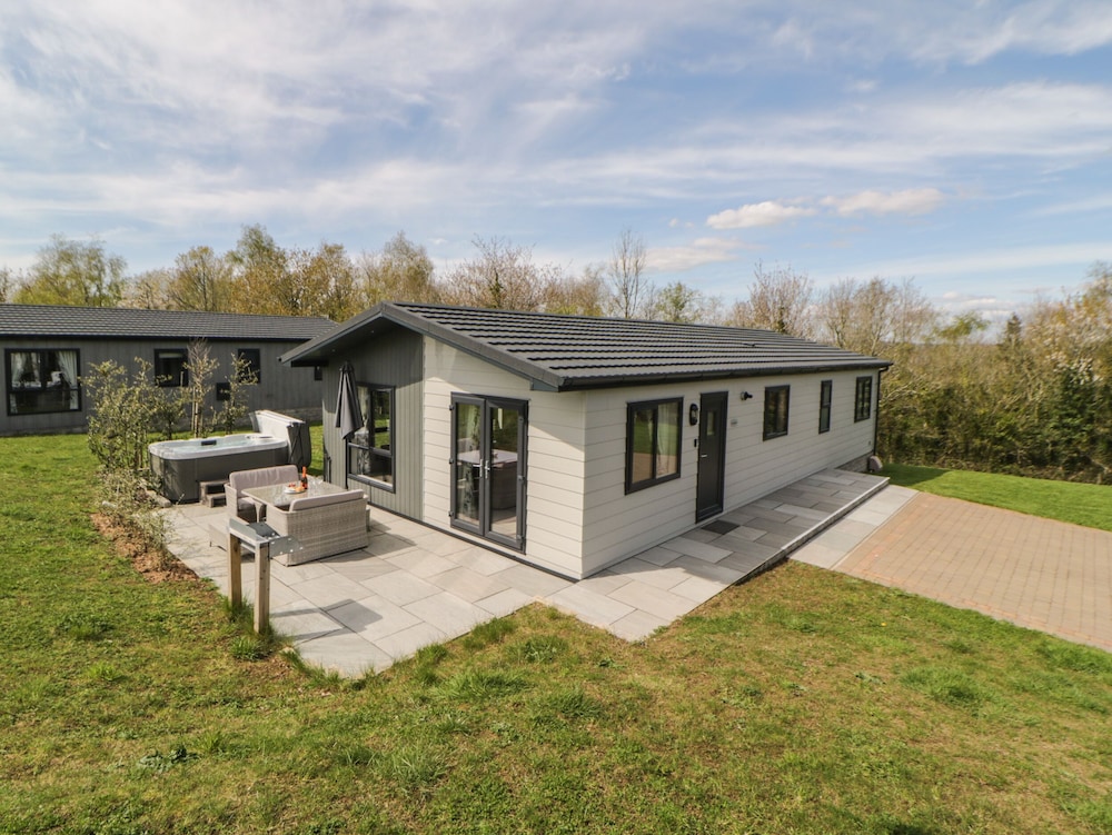 Meadow Lodge — 4-Star Luxury Hotel in Lifton, United Kingdom