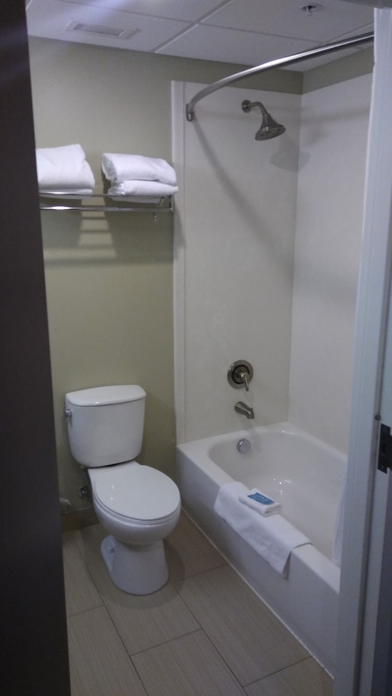 Holiday Inn Express & Suites Pittsburgh West Greentree by IHG - photo 38