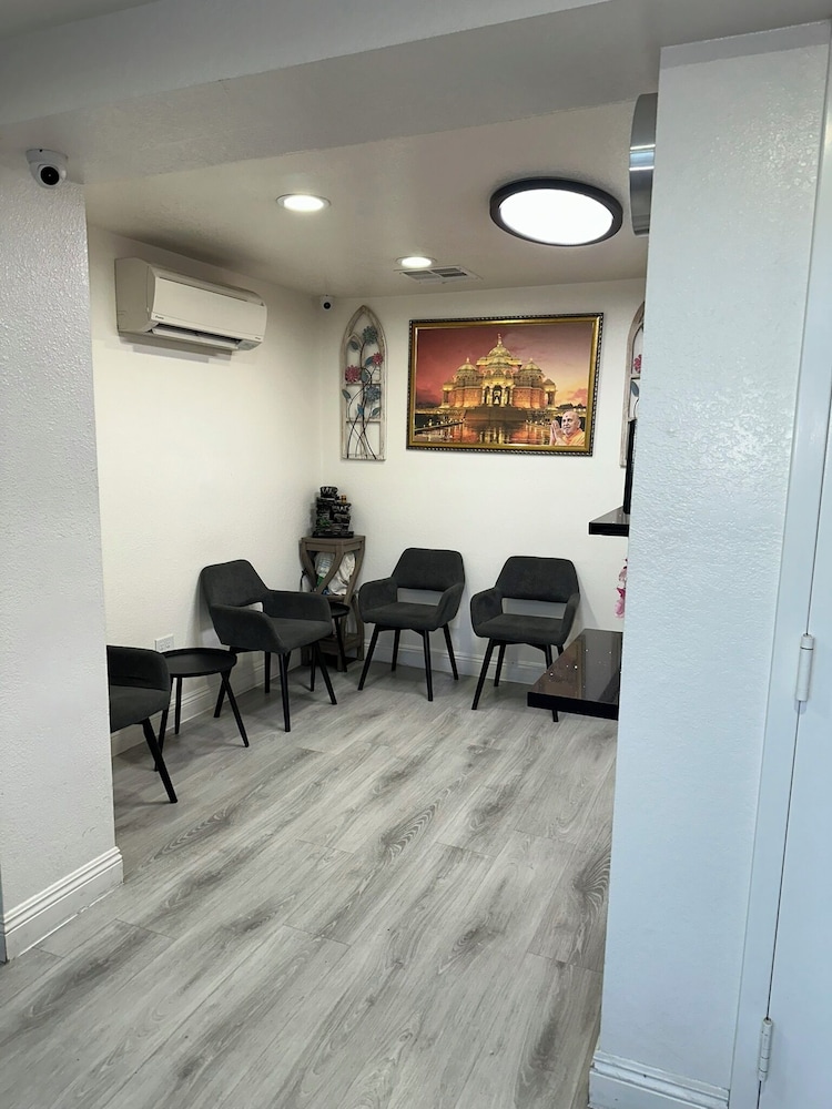 Americas Best Value Inn Corona - photo 6