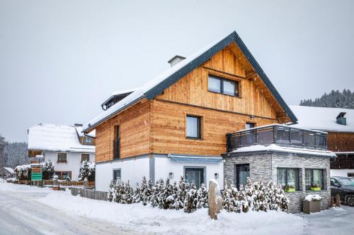 Chalet Auszeit — 4-Star Luxury Hotel in Mariapfarr, Austria