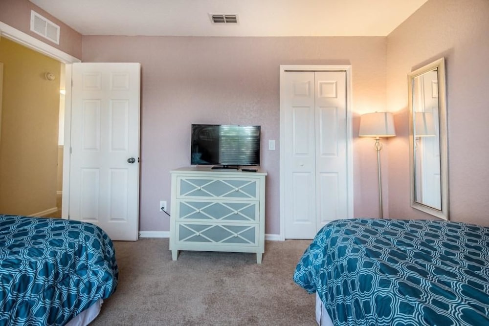 1104cal 4 Bedroom Townhome in a Resort Waterpark - photo 3