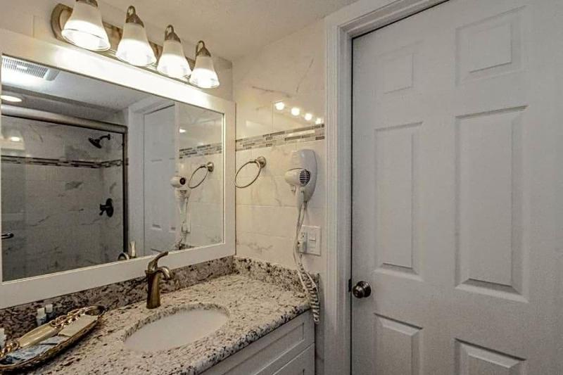 Beacher's Lodge Oceanfront Suites - photo 7