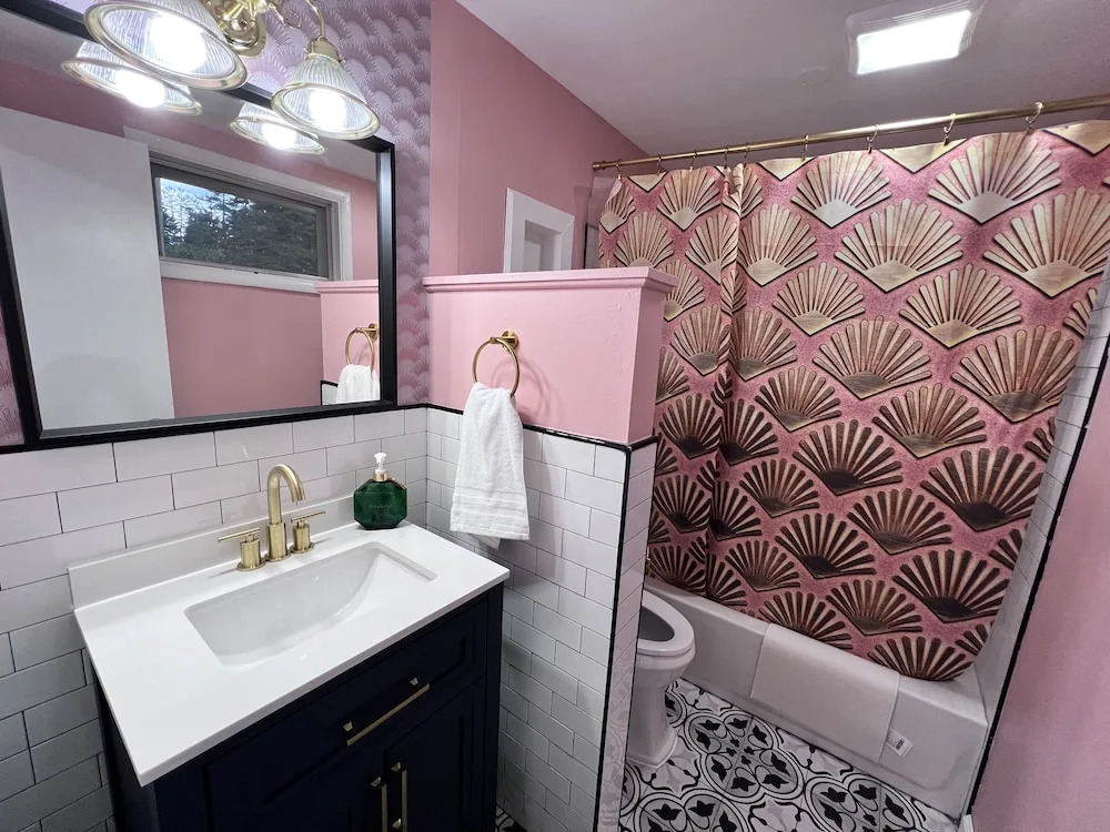 The Great Gatsby Motel Inn - photo 14