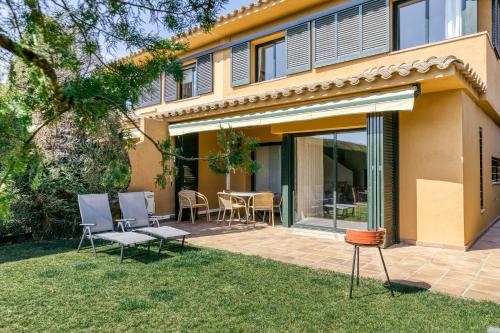 Family villa in Torremirona Resort — hotel in Navata