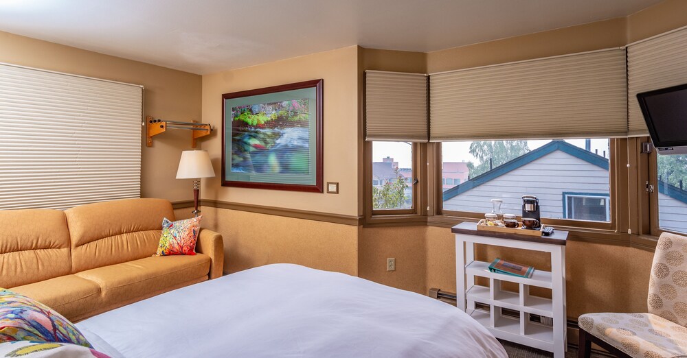 Copper Whale Inn - photo 11