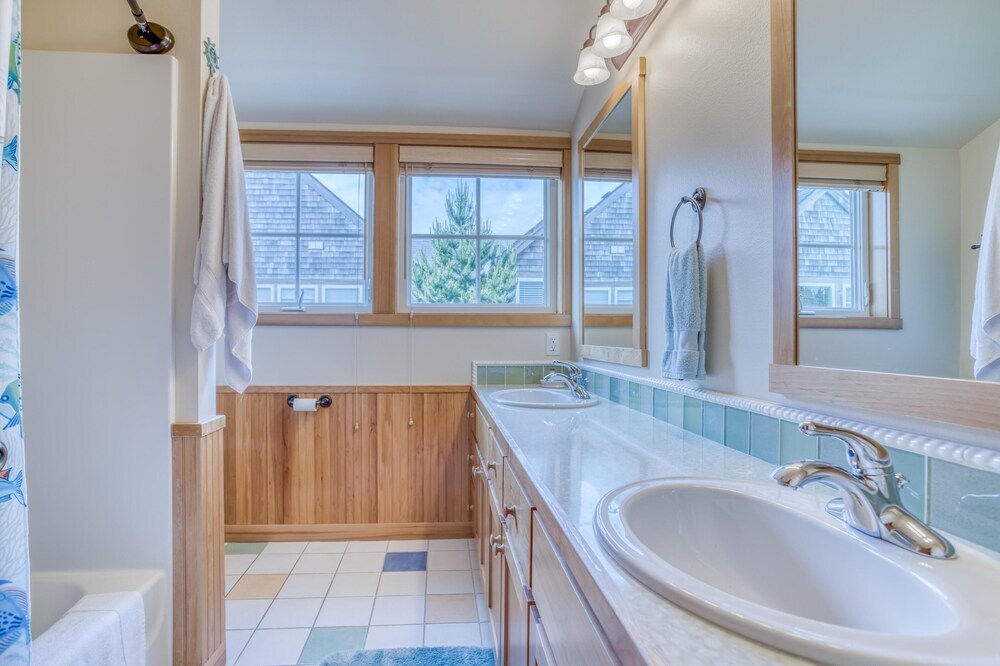 Seas the Day in Shorepine in Pacific, United States