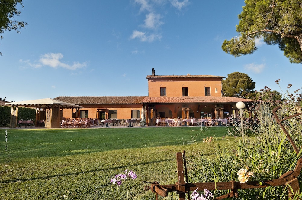 Podere Giulio — 4-Star Luxury Hotel in Tarquinia, Italy