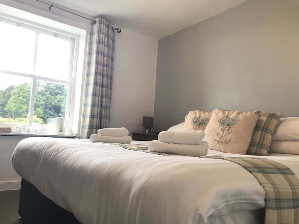 Rose And Crown Inn — hotel in Flookburgh