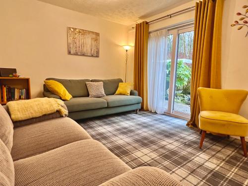 Cheerful 2 Bedroom Home with Off road parking — 4-Star Luxury Hotel in Liverpool, United Kingdom
