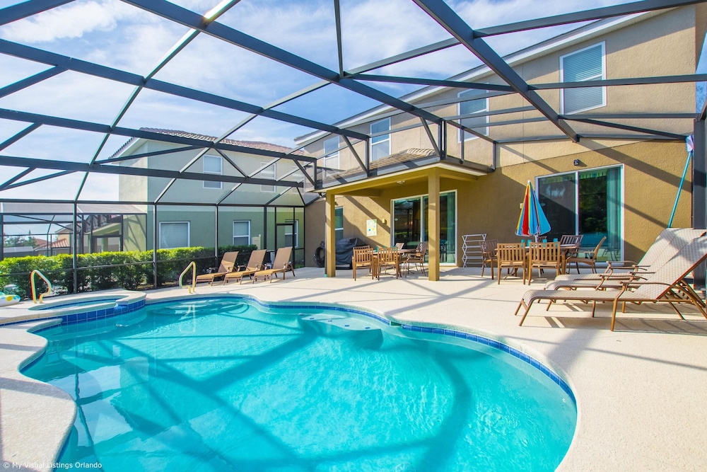 Tropical Luxury Near Disney Professionally Decorated With Huge Pool Game Room. 6bd 4.5ba #6st129 — 4-Star Luxury Hotel in Davenport, United States