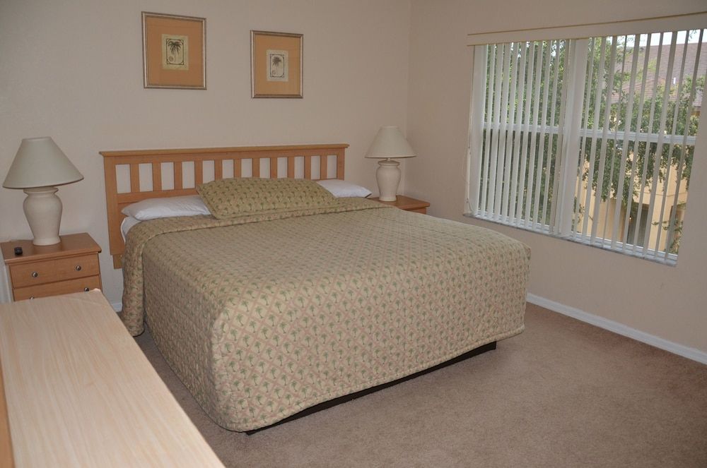 Traditional 4 Bed 3.5 Bath Townhome - photo 12