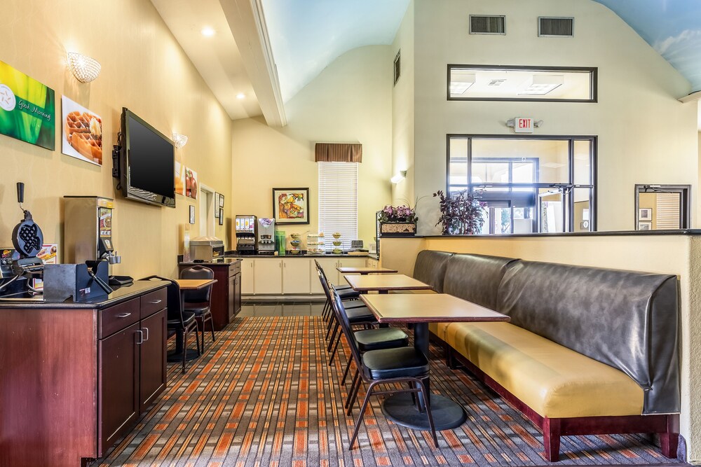 Quality Suites Houston North Spring - photo 22