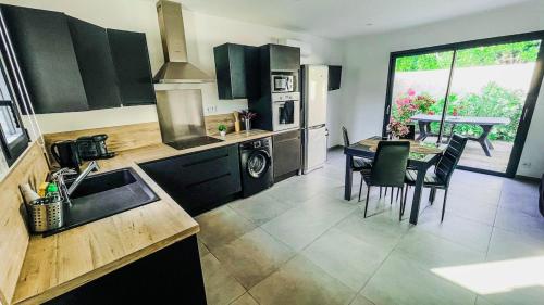 Instant Janin Logement T3 Climatise Plain Pied Avec Jardin — Agde
