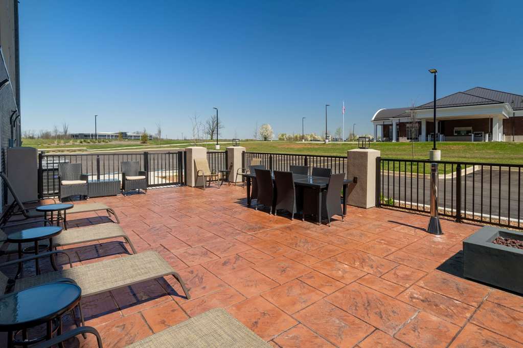 La Quinta Inn & Suites by Wyndham Louisville NE Old Henry Rd - photo 28