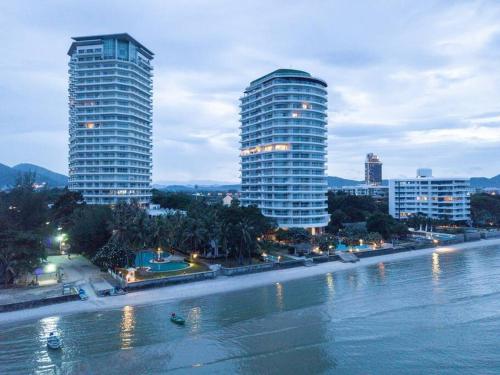 120 sqm Beachfront Condo — 4-Star Luxury Hotel in Hua Hin, Thailand
