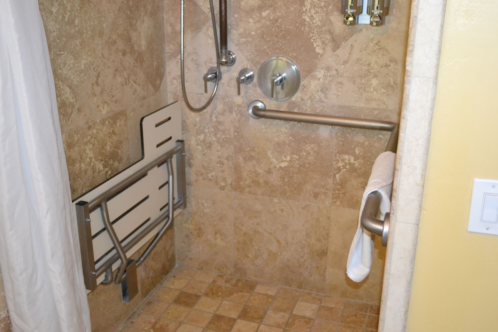 Monterey Peninsula Inn - photo 25