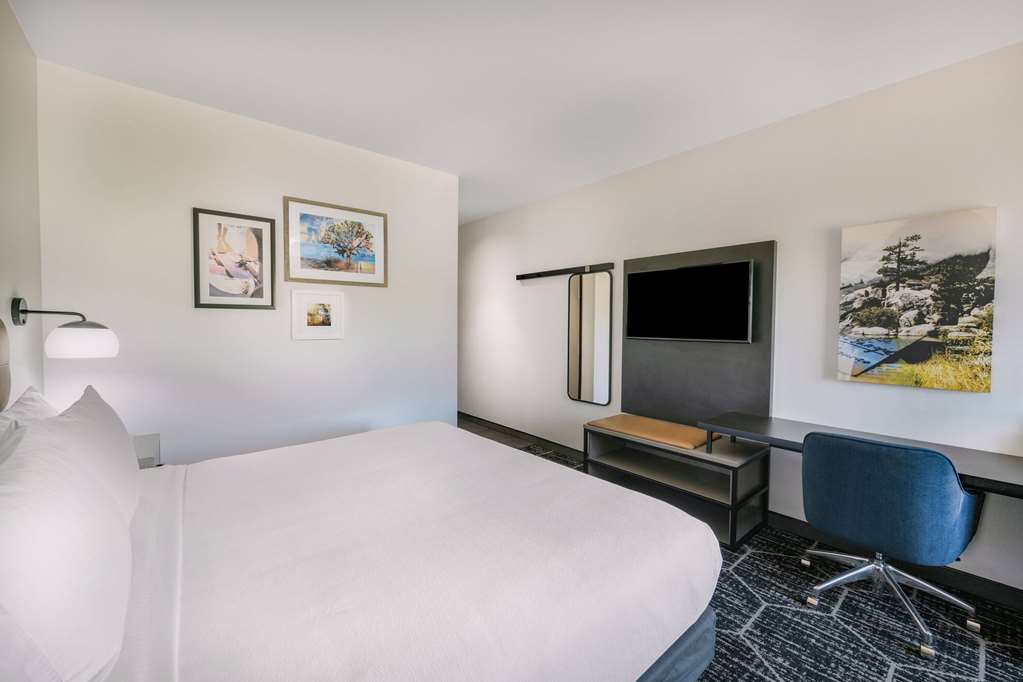La Quinta Inn & Suites by Wyndham Yucaipa - photo 21