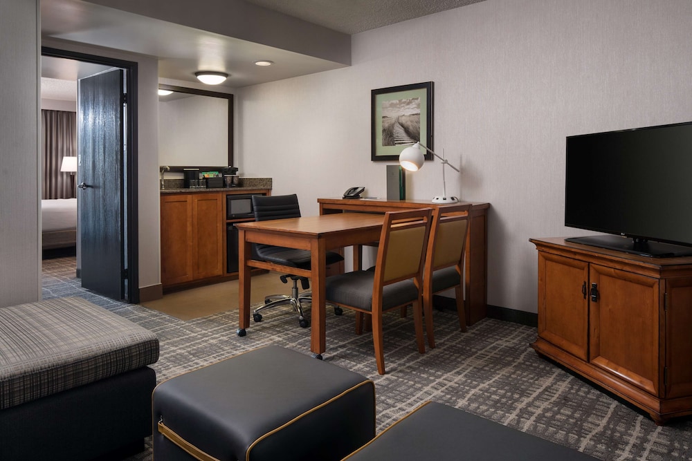 Embassy Suites by Hilton Austin Central - photo 12