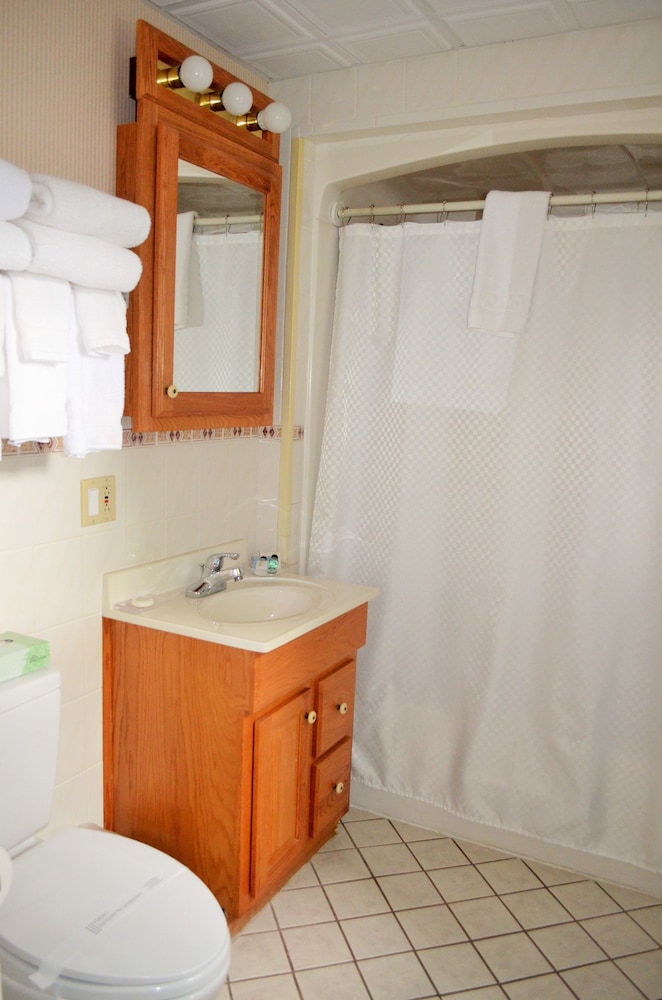 Maple Terrace Motel - photo 43