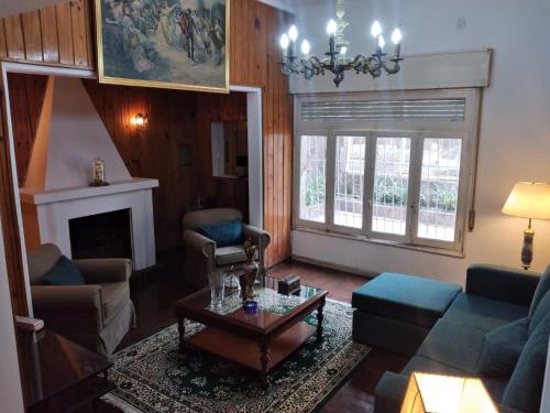 La Dorada Casa entera en Excelente Zona Residencial con cochera techada — 5-Star Luxury Hotel in Rosario, Argentina