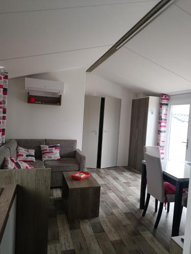 Mobilhome À La Mer pet-friendly hotel Montreuil-Sur-Ille