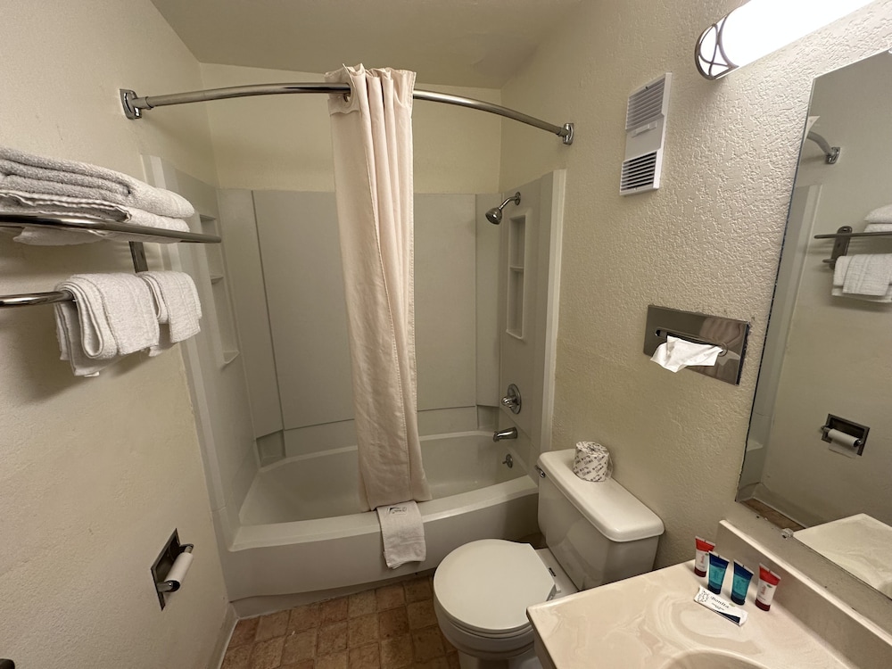 Simple Rewards Inn - photo 19