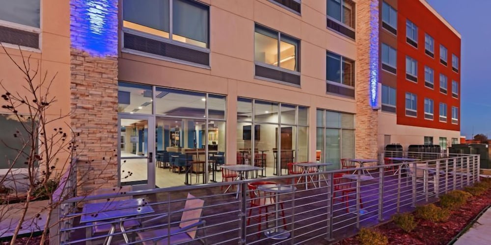Holiday Inn Express & Suites Tulsa West Sand Springs by IHG - photo 32