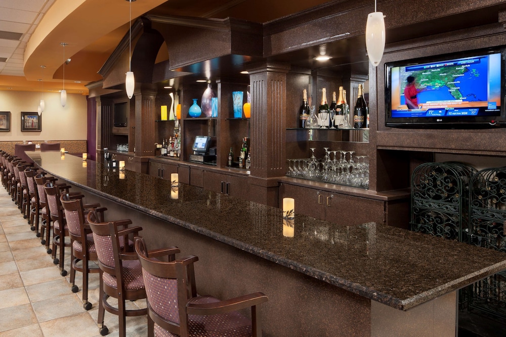 DoubleTree Suites by Hilton Hotel Cincinnati Blue Ash - photo 36