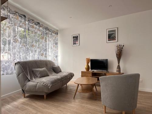 Studio Recent Entierement Equipe Proche Chantiers Et Airbus in Saint-Nazaire, France