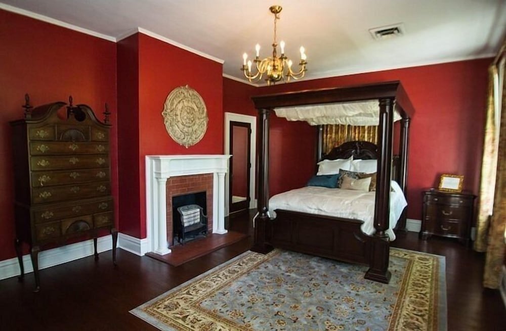 Huffman Manor Inn - photo 6