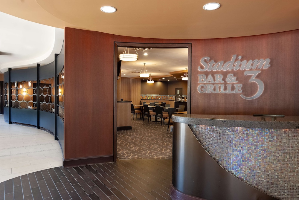 DoubleTree by Hilton Hotel Cleveland Downtown Lakeside - photo 30