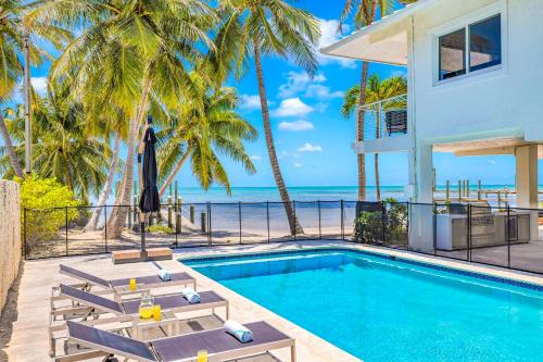 Private Beach Private overwater dock Heated Pool Mahi Key — 4-Star Luxury Hotel in Islamorada, United States