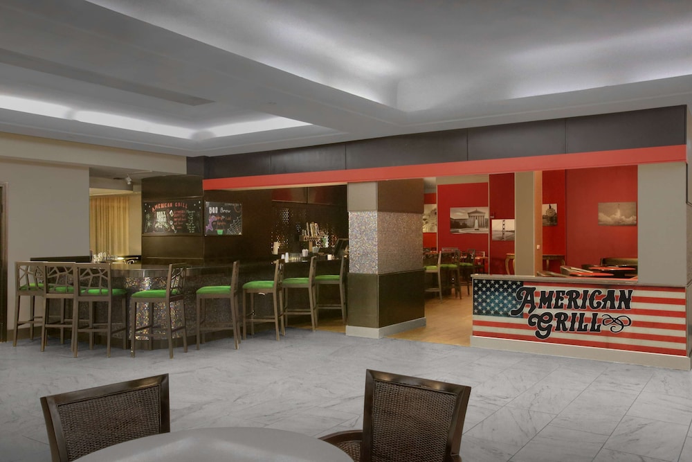 DoubleTree by Hilton at the Entrance to Universal Orlando - photo 43