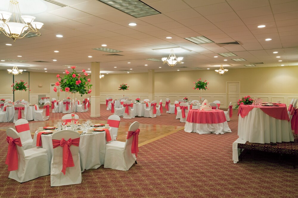 Holiday Inn Hotel & Suites Boston Peabody by IHG - photo 30