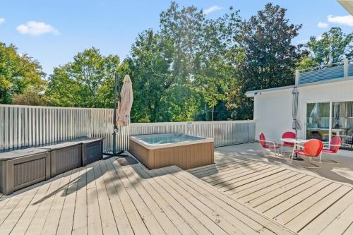Upscale Modern Home with perfect triad location — 4-Star Luxury Hotel in High Point, United States